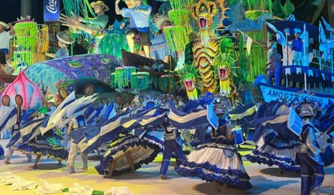 57º Festival de Parintins: galera, rainha do folcore e pajé fecham 2ª noite do Caprichoso