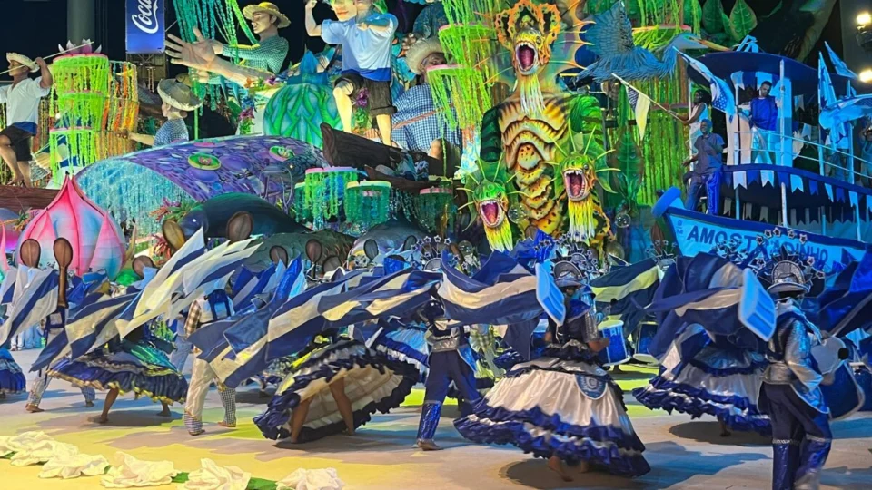 57º Festival de Parintins: galera, rainha do folcore e pajé fecham 2ª noite do Caprichoso