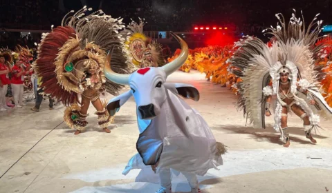 Festival de Parintins: Garantido fecha 2ª noite com ritual indígena Huni Kuin