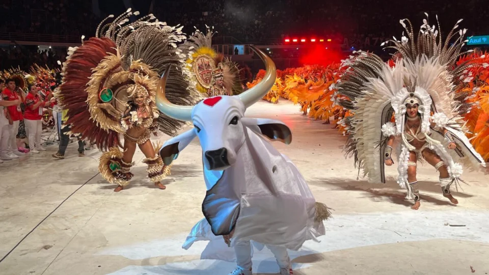 Festival de Parintins: Garantido fecha 2ª noite com ritual indígena Huni Kuin