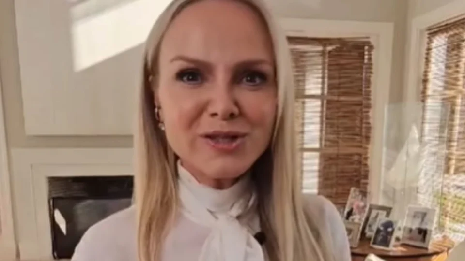 Além de Eliana, veja 3 famosos contratados pela Globo que mostraram seus crachás