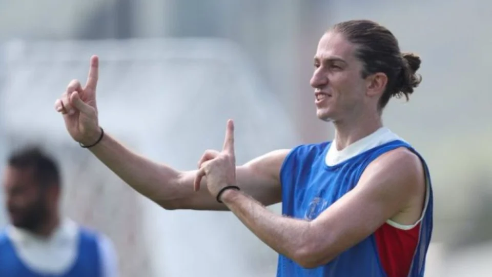 Flamengo anuncia Filipe Luís no time sub-20