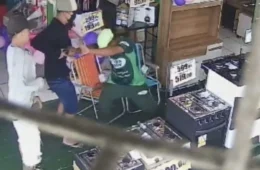 Homem suspeito de matar vendedor dentro de loja é preso em Manaus