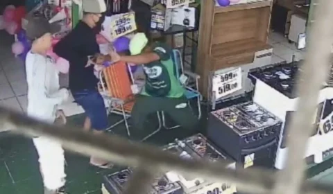 Homem suspeito de matar vendedor dentro de loja é preso em Manaus