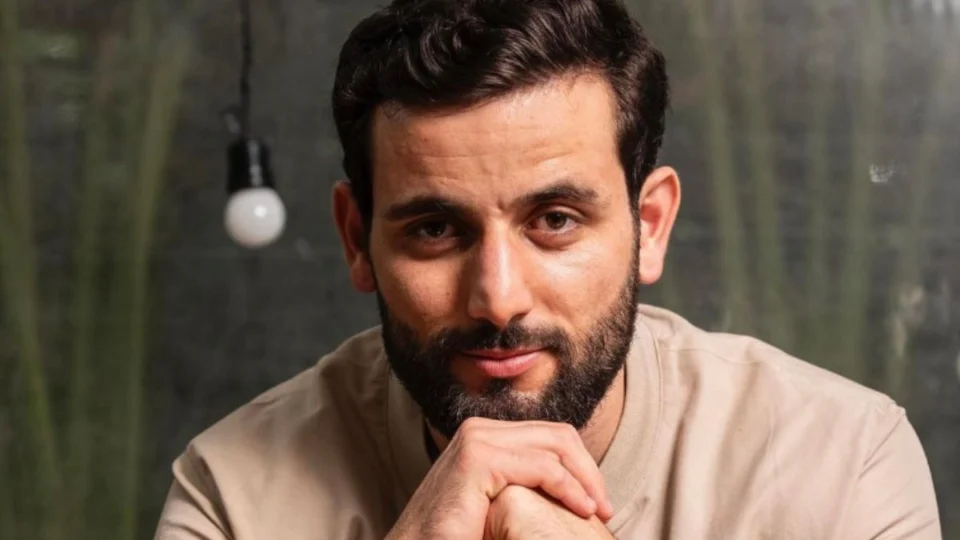 Nu? Matteus surpreende com novas fotos ousadas no Rio Negro