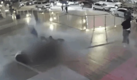 VÍDEO: Vidraça de bar desaba e deixa dois mortos e dez feridos