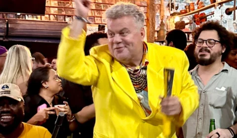 Milton Cunha rebate internauta após crítica sobre Festival de Parintins