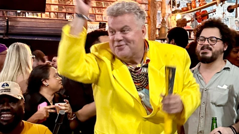 Milton Cunha rebate internauta após crítica sobre Festival de Parintins