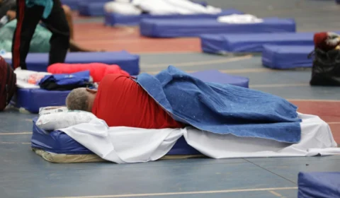 DF: diante do frio, moradores de rua terão abrigo e agasalho