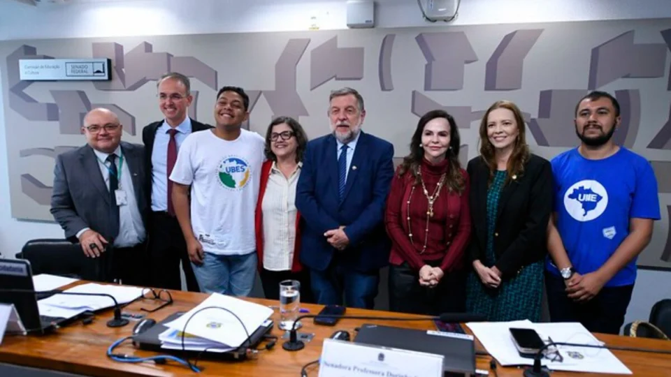 Novo Ensino Médio é aprovado em comissão do Senado