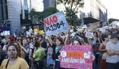 PL do aborto: 88% discordam totalmente do projeto