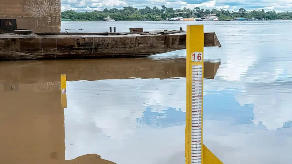 Início da seca: rio Amazonas registra primeira descida do ano