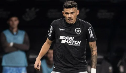 Botafogo anuncia renovação de Tiquinho Soares; confira