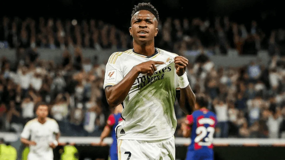 Vini Jr chama a atenção com novo visual e torcedores comentam: “Camavinga”; veja