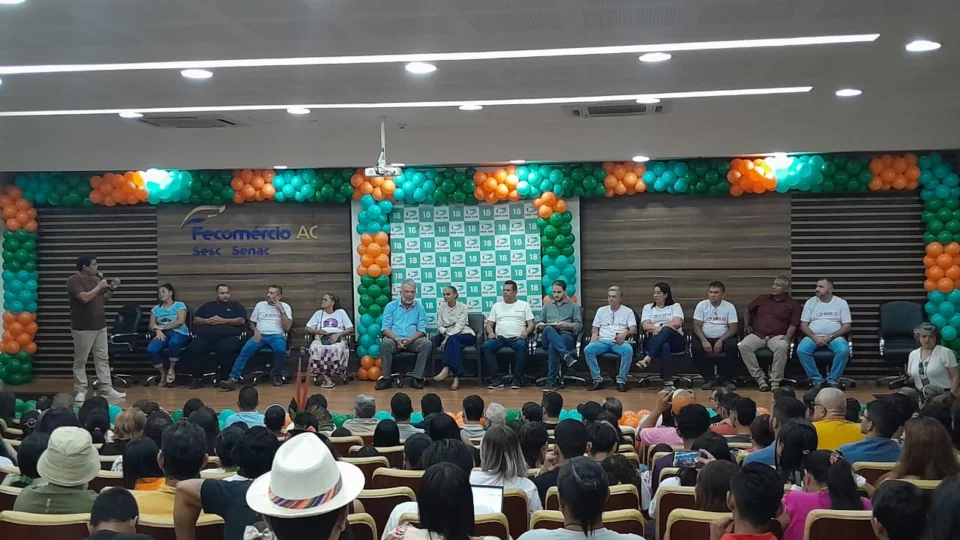 Marina Silva palestra no Acre e pede apoio a candidato do MDB