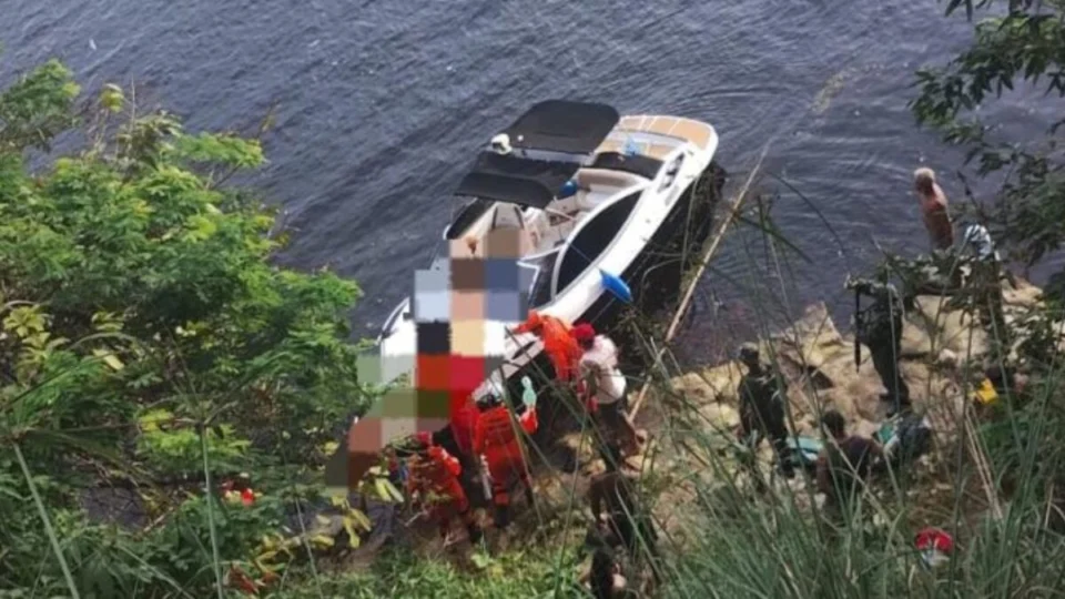 Dois jovens morrem afogados na Praia da Ponta Negra em Manaus