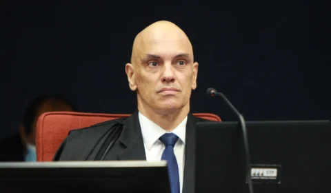 Moraes recua e autoriza publicação de material de ex contra Lira