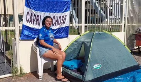 Parintins: primeira na fila do Bumbódromo mantém tradição há 10 anos