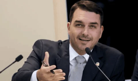 ‘Praia vai continuar sendo de todos’, diz Flávio Bolsonaro