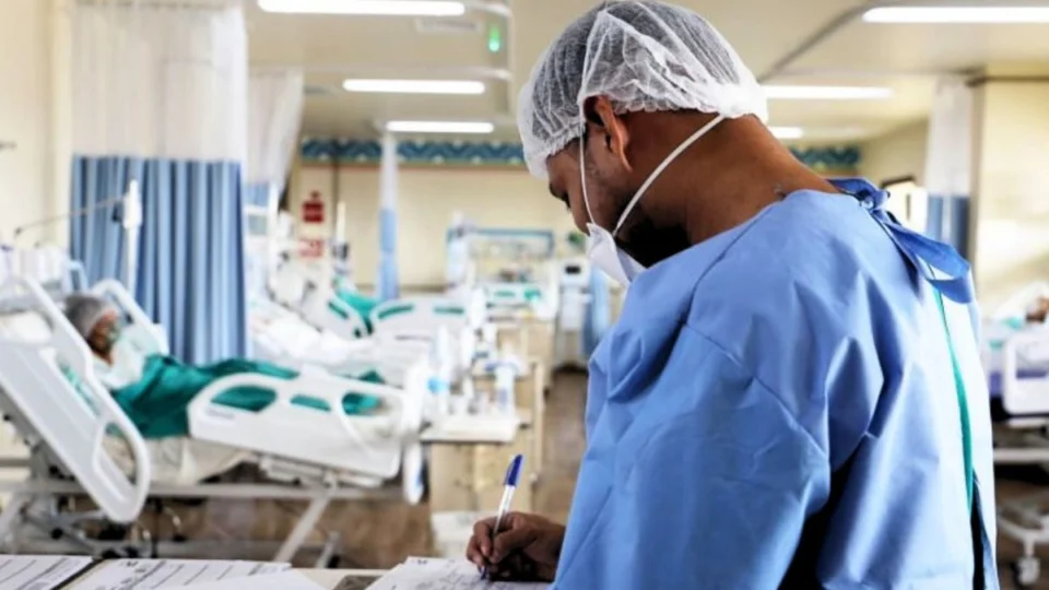 Guia virtual detalha 2.609 profissões e médias de salários; confira