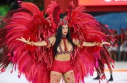 Isabelle participa de novo ensaio com Garantido antes do Festival de Parintins