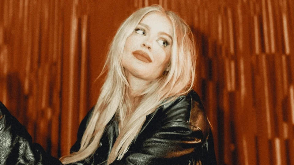 Luísa Sonza dá bronca em fã que pedia foto durante show: ‘eu não’