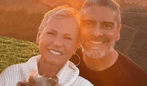 Marido de Xuxa é pego ‘flertando’ com outra mulher; confira prints