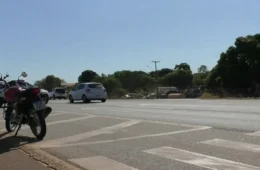 Mulher é atropelada em faixa de pedestre na BR-010 em Palmas