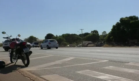 Mulher é atropelada em faixa de pedestre na BR-010 em Palmas