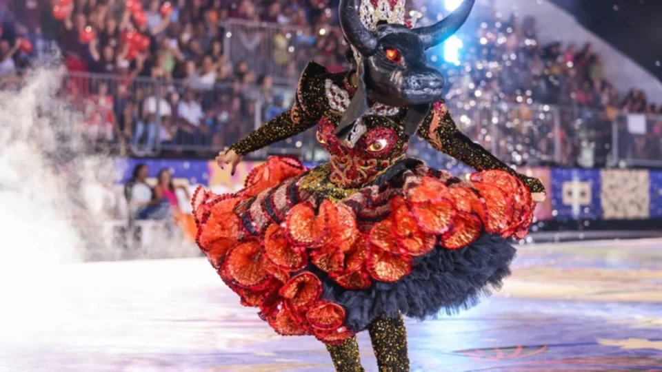 Ysmir Ribeiro é coroada rainha do Arraiá da Capital em Palmas