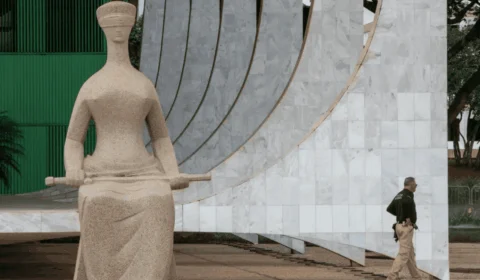 STF mantém multa a Flávio Bolsonaro e Carla Zambelli por mentira