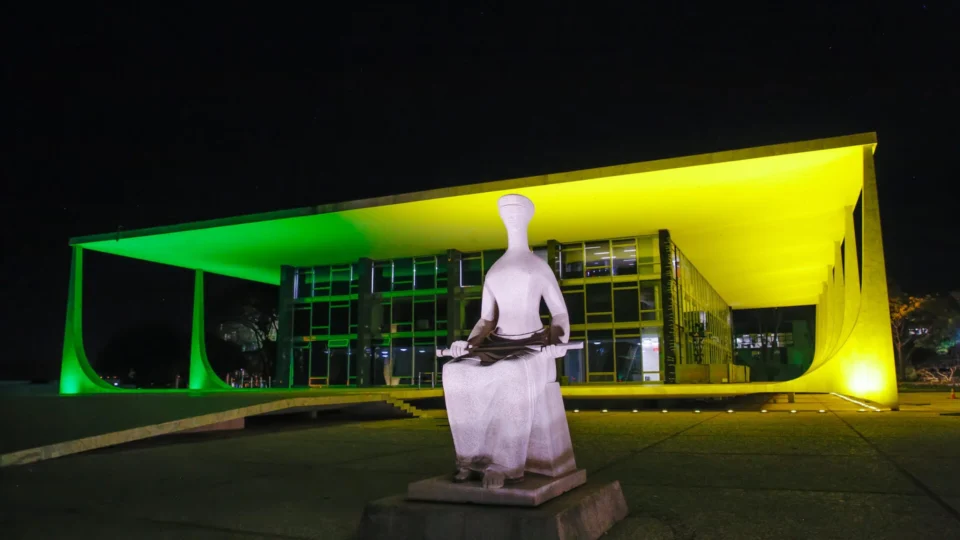 STF retoma julgamento sobre porte de maconha nesta terça (25)