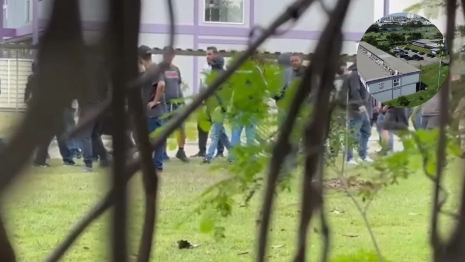 VÍDEO: torcedores do Corinthians invadem CT do clube