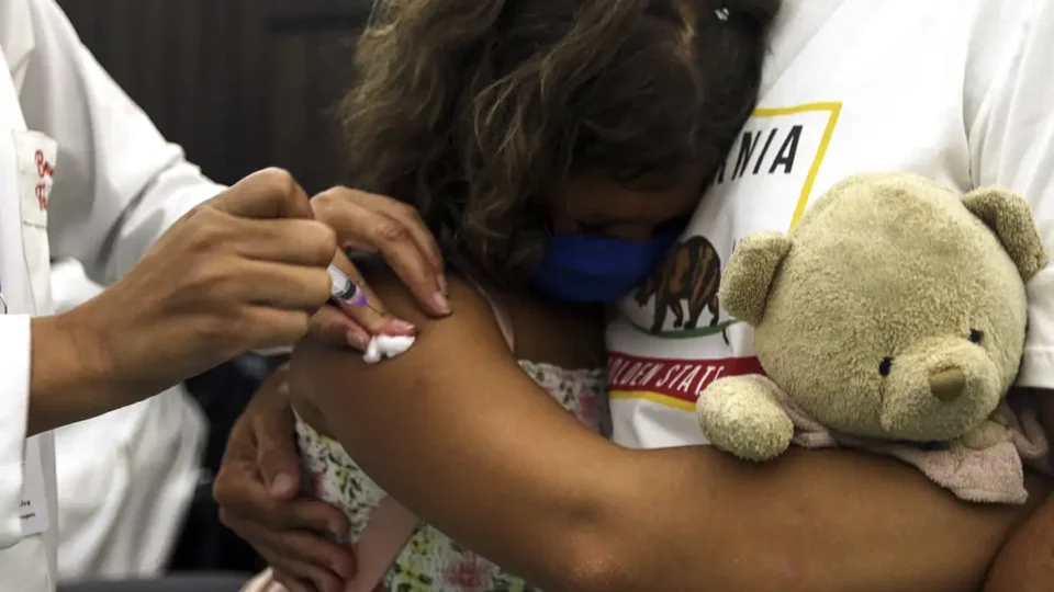 Saúde reforça importância da vacinação infantil contra a covid-19