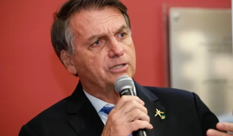 Bolsonaro diz que Ramagem paga um ‘alto preço’ por candidatura