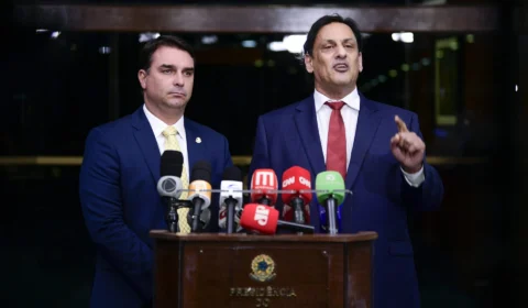 Wassef quis assento escondido em avião para recuperar Rolex, diz PF