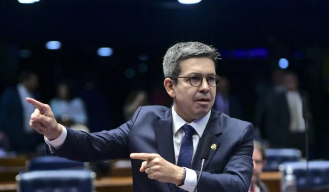 Governo de Lula quer pagar ‘Emendas Pix’ até o fim do ano, segundo senador