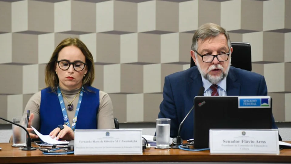 Regime especial para alunos em tratamento vai a plenário