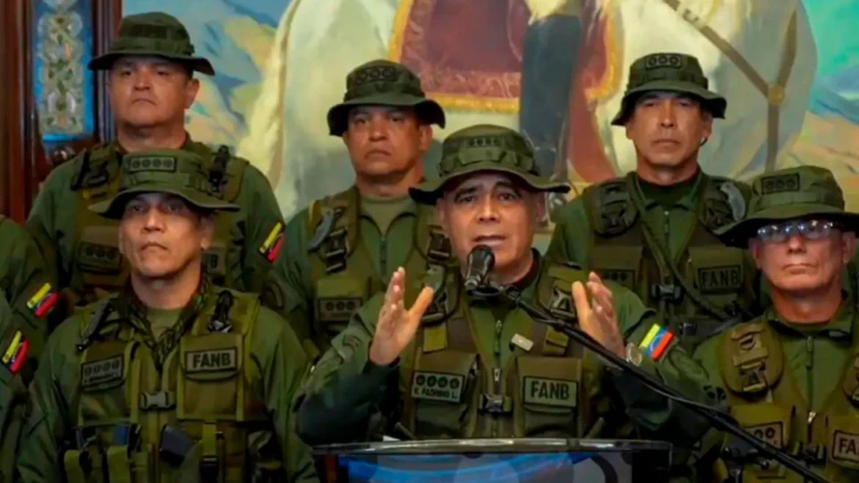 Forças Armadas da Venezuela expressam lealdade a Maduro