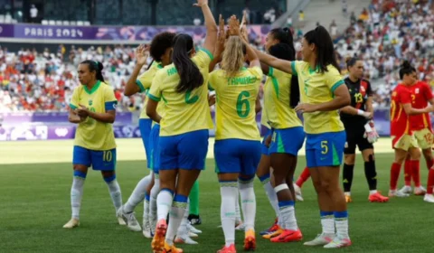 Olimpíadas 2024: Brasil vão às quartas do futebol graças a rivais
