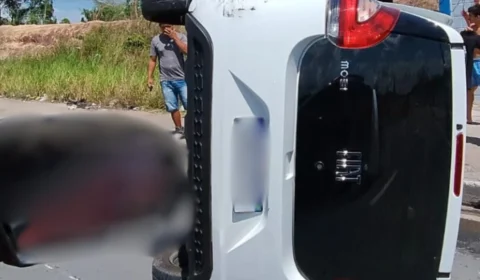 VÍDEO: carros capotam em colisão na rodovia AM-010