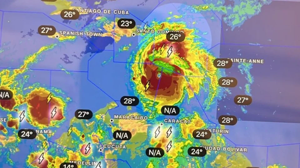 Furacão Beryl cresce e devasta ilhas do sudeste do Caribe