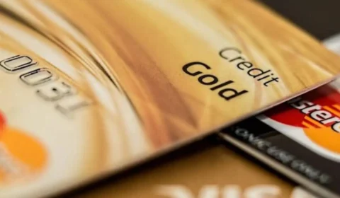 Juros do cartão de crédito sobem 429,5% ao ano em junho