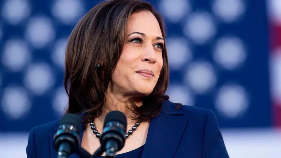 Kamala Harris arrecada R$ 270 milhões após saída de Biden