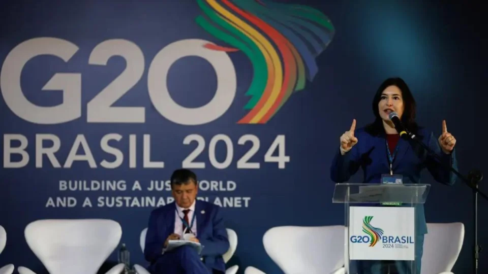 Ministra defende programas sociais e questiona gastos tributários