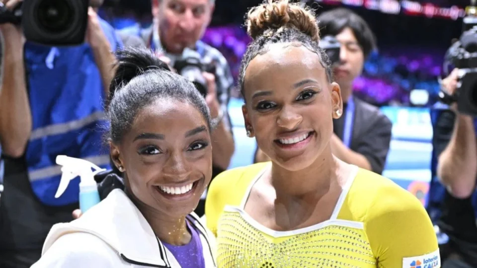 Olimpíadas 2024: Rebeca Andrade e Simone Biles disputam mesmas finais