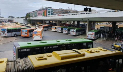 Uso do dinheiro em ônibus cai 5,5% em um dia no DF