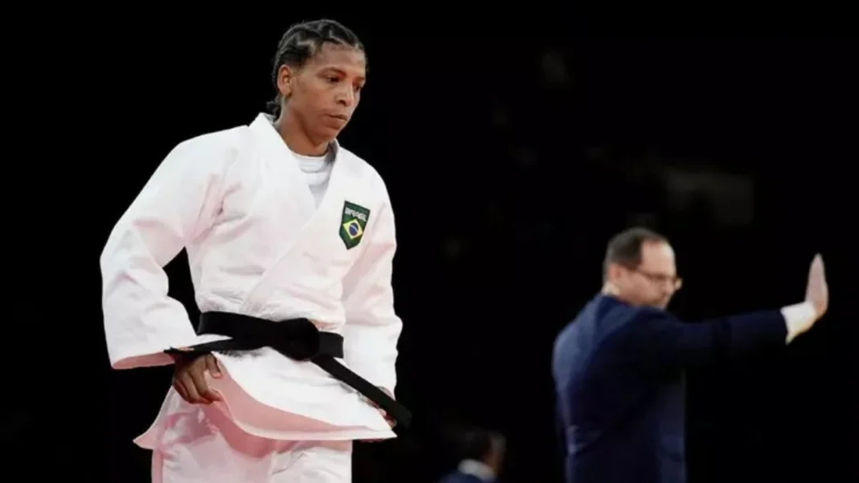 Olimpíadas 2024: Rafaela Silva perde na semifinal e busca bronze