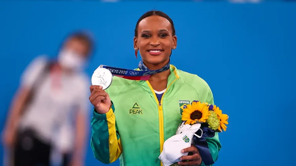 Olimpíadas 2024: Rebeca Andrade apresenta salto inédito com seu nome