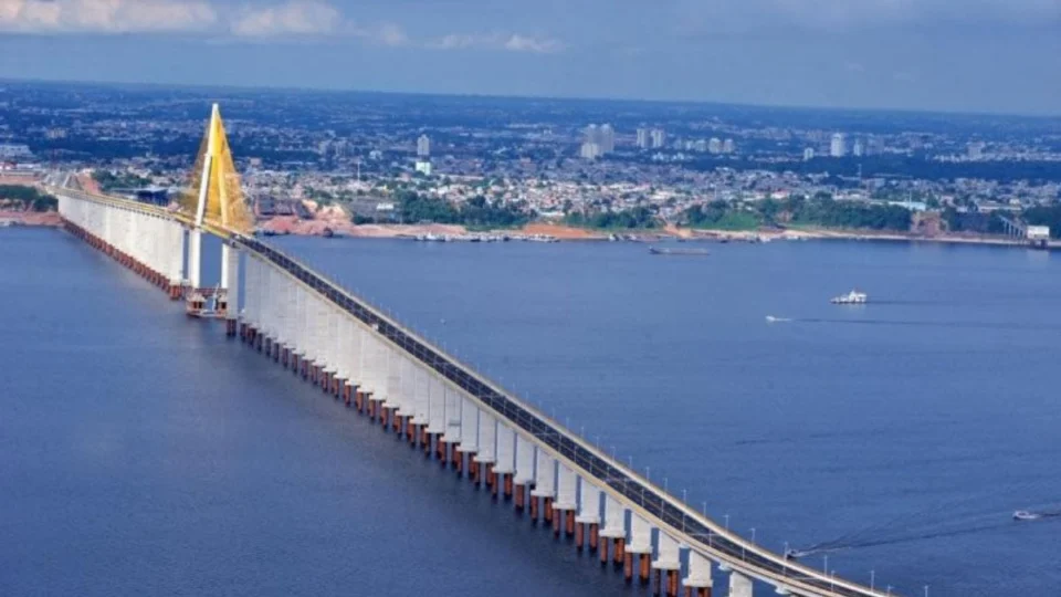 Seca no rio Negro: veja quanto já desceu até esta sexta-feira (12)